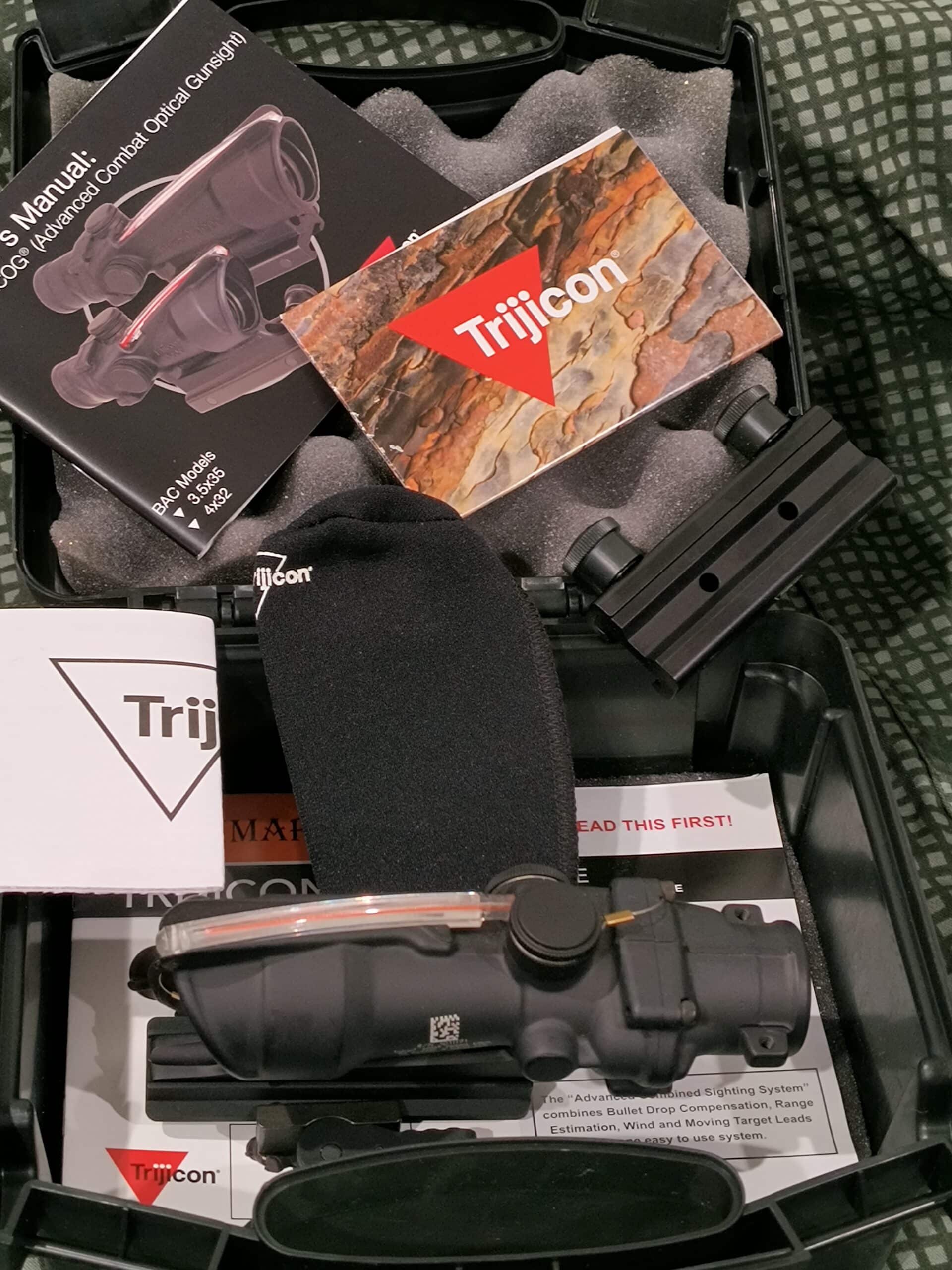 Trijicon 4×32 ACOG Dual Illuminated Red Horseshoe/Chevron ACSS W/colt